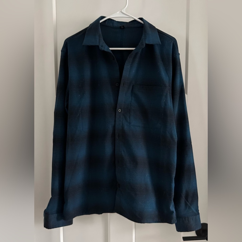 Lululemon Athletica long sleeve button up shirt - Medium